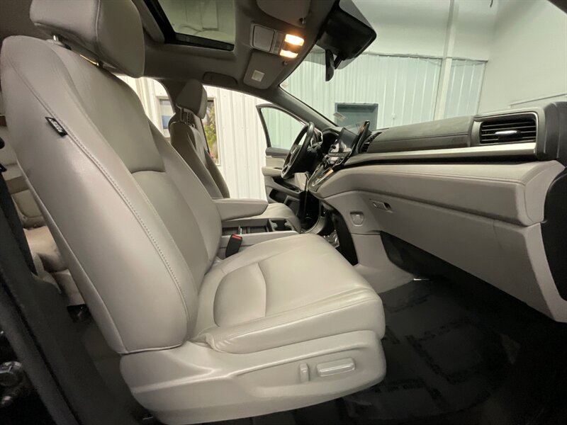 2018 Honda Odyssey EX-L MiniVan / 8-Passenger /NEW TIRES/ 36,000 MILE  LOCAL OREGON VAN / LIKE NEW CONDITION / Leather & Sunroof - Photo 16 - Gladstone, OR 97027