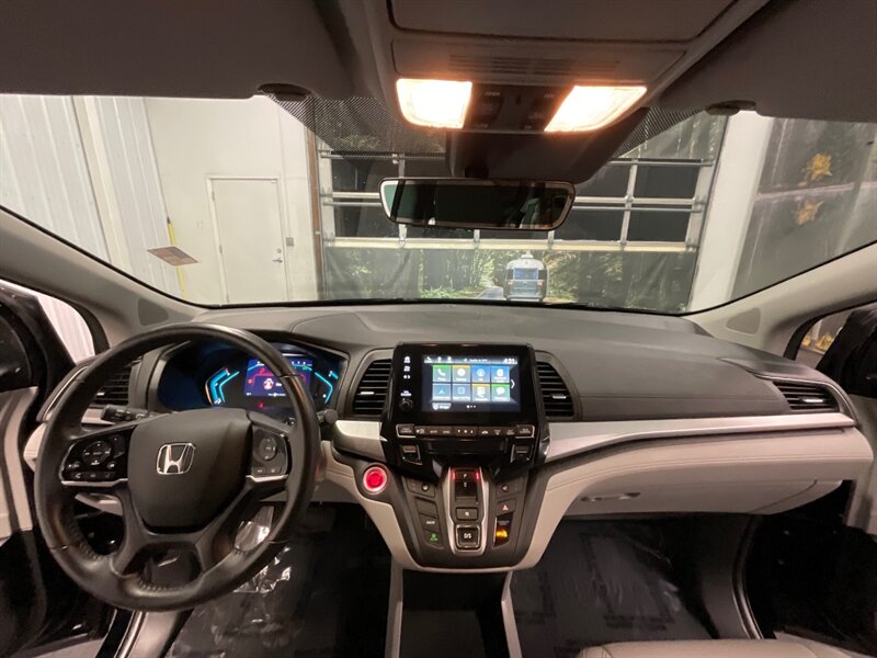 2018 Honda Odyssey EX-L MiniVan / 8-Passenger /NEW TIRES/ 36,000 MILE  LOCAL OREGON VAN / LIKE NEW CONDITION / Leather & Sunroof - Photo 18 - Gladstone, OR 97027