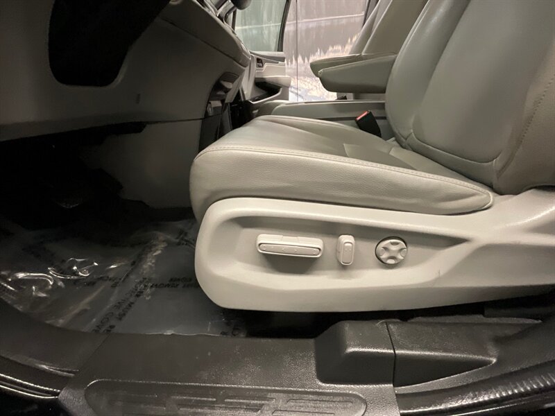 2018 Honda Odyssey EX-L MiniVan / 8-Passenger /NEW TIRES/ 36,000 MILE  LOCAL OREGON VAN / LIKE NEW CONDITION / Leather & Sunroof - Photo 30 - Gladstone, OR 97027