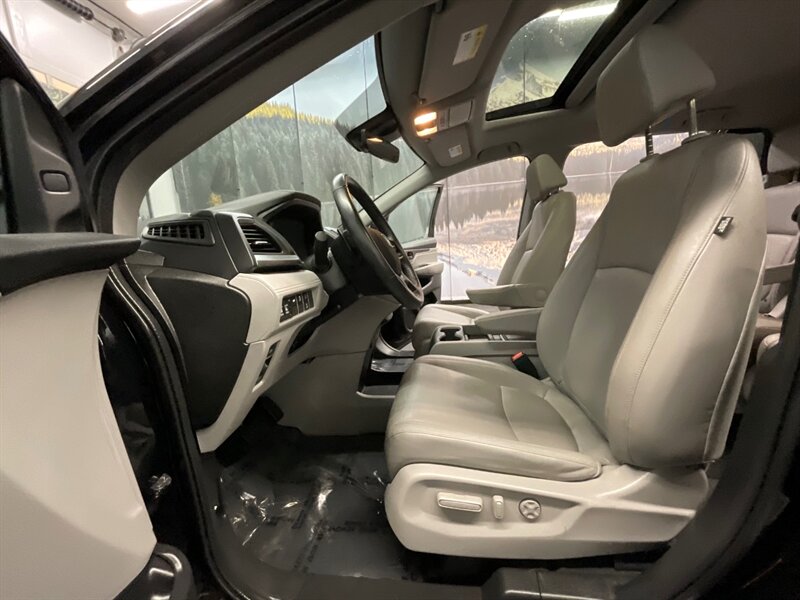 2018 Honda Odyssey EX-L MiniVan / 8-Passenger /NEW TIRES/ 36,000 MILE  LOCAL OREGON VAN / LIKE NEW CONDITION / Leather & Sunroof - Photo 12 - Gladstone, OR 97027