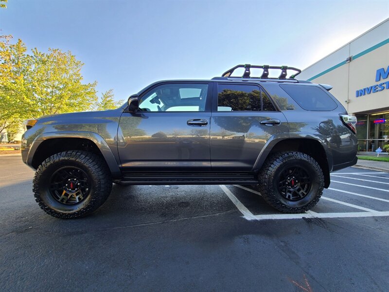 2020 Toyota 4Runner SR5 Premium 4X4 / LEATHER / 3RD SEAT / LIFTED  / NEW TRD WHEELS / NEW TIRES / SUN ROOF / FACTORY WARRANTY - Photo 3 - Portland, OR 97217