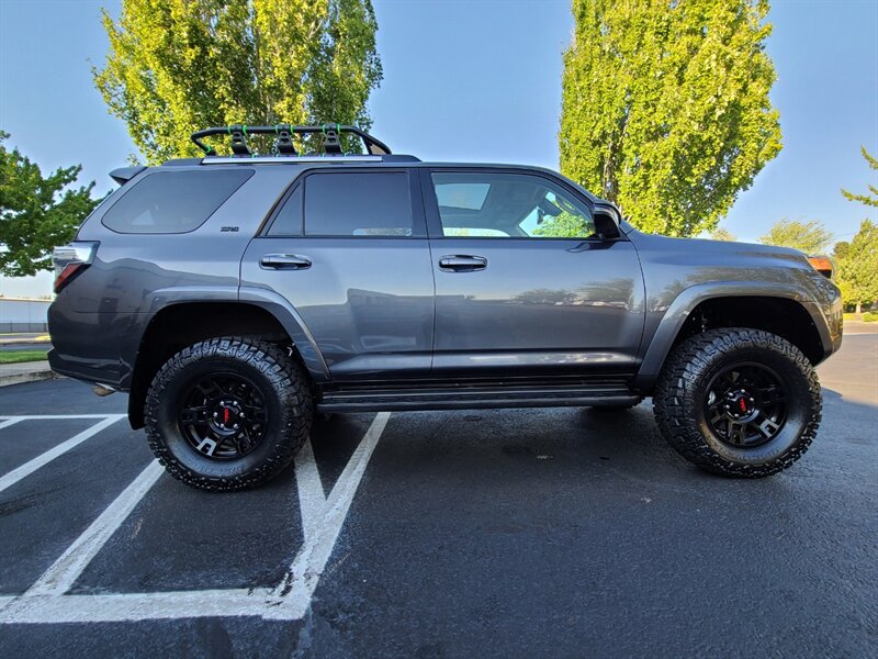 2020 Toyota 4Runner SR5 Premium 4X4 / LEATHER / 3RD SEAT / LIFTED  / NEW TRD WHEELS / NEW TIRES / SUN ROOF / FACTORY WARRANTY - Photo 4 - Portland, OR 97217