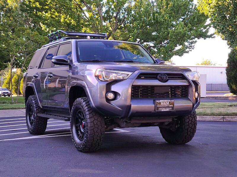 2020 Toyota 4Runner SR5 Premium 4X4 / LEATHER / 3RD SEAT / LIFTED  / NEW TRD WHEELS / NEW TIRES / SUN ROOF / FACTORY WARRANTY - Photo 64 - Portland, OR 97217