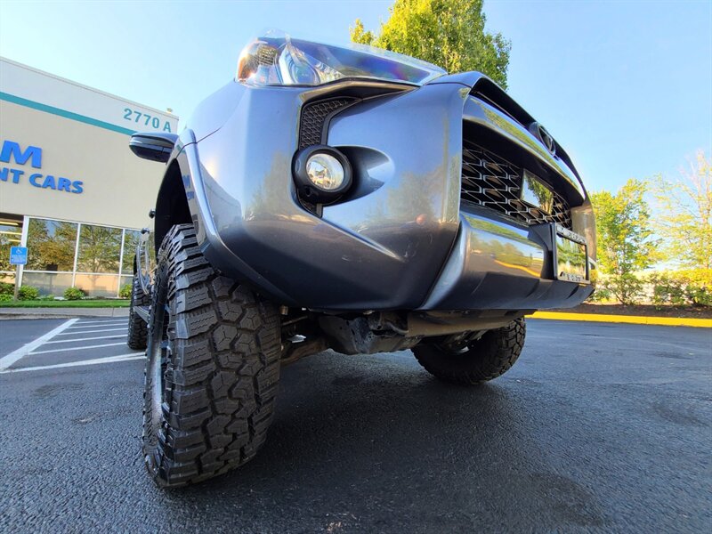 2020 Toyota 4Runner SR5 Premium 4X4 / LEATHER / 3RD SEAT / LIFTED  / NEW TRD WHEELS / NEW TIRES / SUN ROOF / FACTORY WARRANTY - Photo 10 - Portland, OR 97217