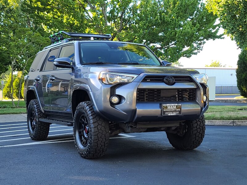 2020 Toyota 4Runner SR5 Premium 4X4 / LEATHER / 3RD SEAT / LIFTED  / NEW TRD WHEELS / NEW TIRES / SUN ROOF / FACTORY WARRANTY - Photo 62 - Portland, OR 97217