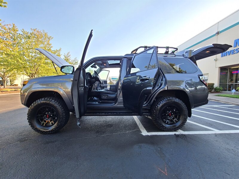 2020 Toyota 4Runner SR5 Premium 4X4 / LEATHER / 3RD SEAT / LIFTED  / NEW TRD WHEELS / NEW TIRES / SUN ROOF / FACTORY WARRANTY - Photo 23 - Portland, OR 97217