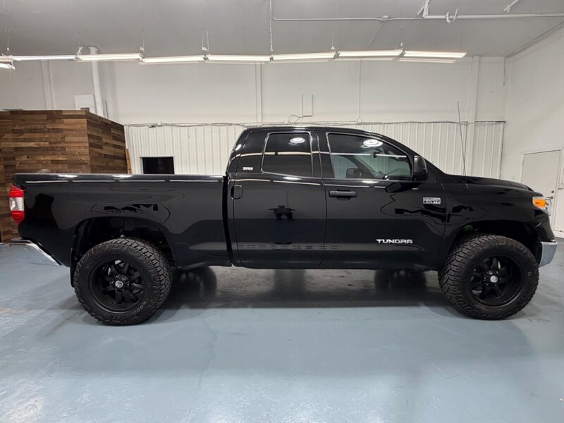 2014 Toyota Tundra SR5 4X4 / 5.7L V8 / NAV / BACKUP CAM / LIFTED / LOCAL OREGON TRUCK / RUST FREE - Photo 4 - Gladstone, OR 97027