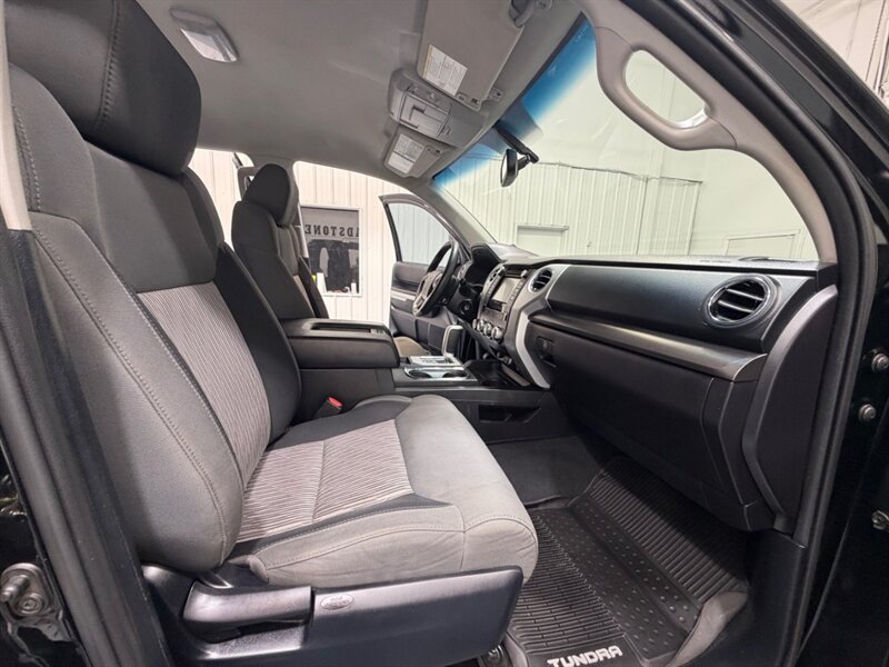 2014 Toyota Tundra SR5 4X4 / 5.7L V8 / NAV / BACKUP CAM / LIFTED / LOCAL OREGON TRUCK / RUST FREE - Photo 15 - Gladstone, OR 97027
