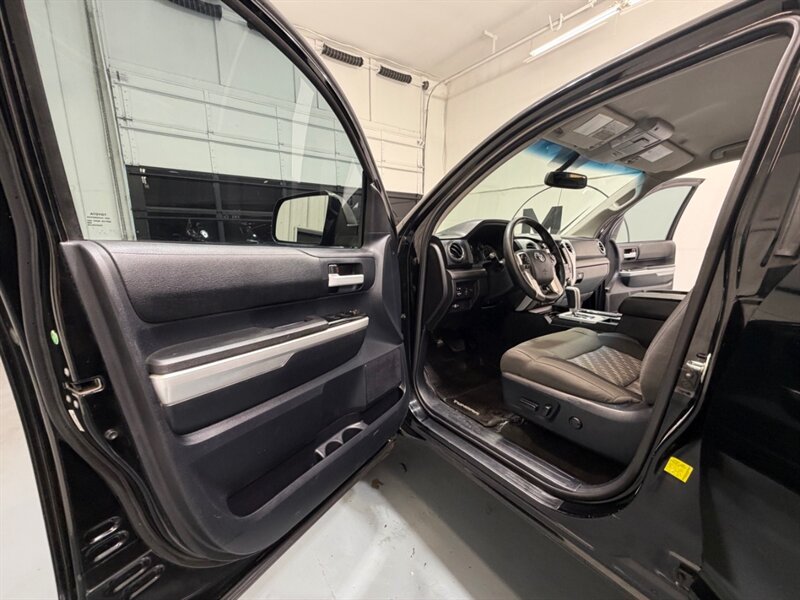 2014 Toyota Tundra SR5 4X4 / 5.7L V8 / NAV / BACKUP CAM / LIFTED / LOCAL OREGON TRUCK / RUST FREE - Photo 26 - Gladstone, OR 97027