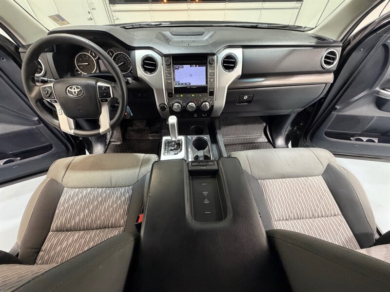 2014 Toyota Tundra SR5 4X4 / 5.7L V8 / NAV / BACKUP CAM / LIFTED / LOCAL OREGON TRUCK / RUST FREE - Photo 17 - Gladstone, OR 97027