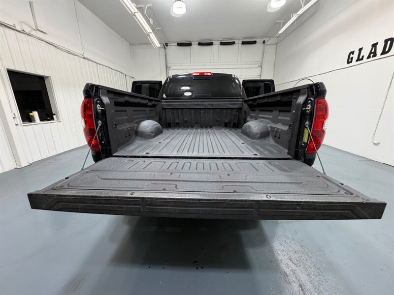 2014 Toyota Tundra SR5 4X4 / 5.7L V8 / NAV / BACKUP CAM / LIFTED / LOCAL OREGON TRUCK / RUST FREE - Photo 10 - Gladstone, OR 97027