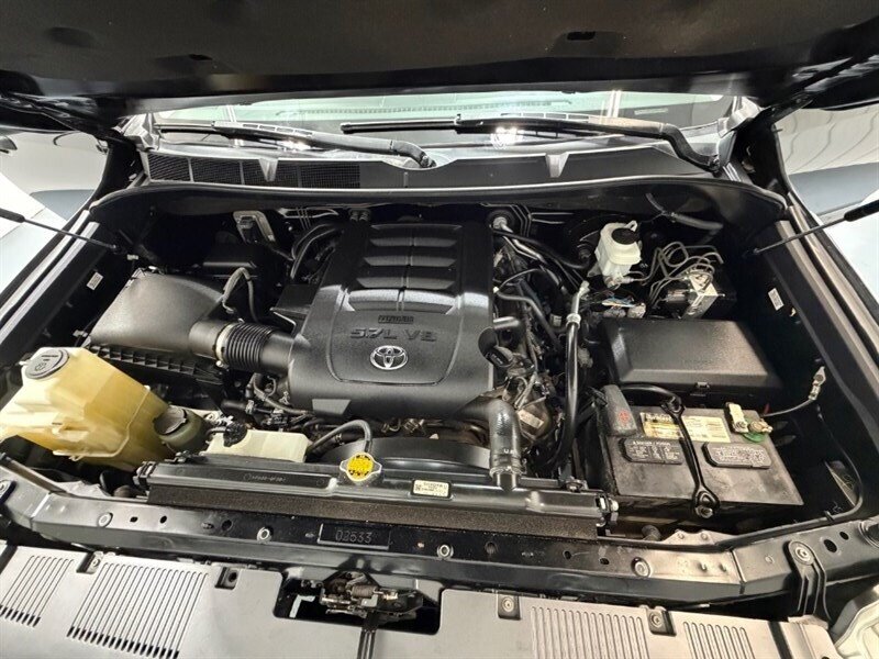 2014 Toyota Tundra SR5 4X4 / 5.7L V8 / NAV / BACKUP CAM / LIFTED / LOCAL OREGON TRUCK / RUST FREE - Photo 11 - Gladstone, OR 97027