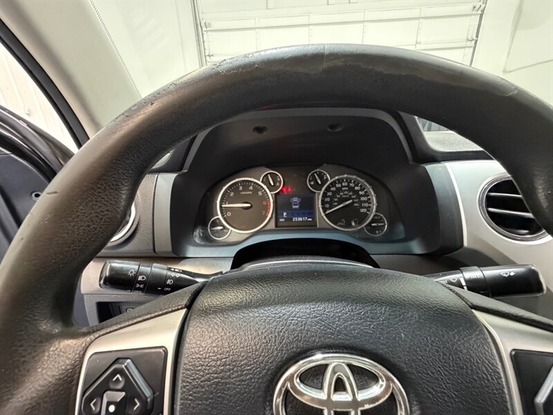 2014 Toyota Tundra SR5 4X4 / 5.7L V8 / NAV / BACKUP CAM / LIFTED / LOCAL OREGON TRUCK / RUST FREE - Photo 33 - Gladstone, OR 97027
