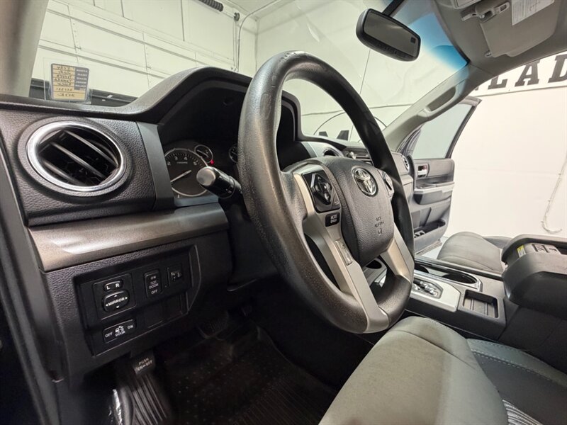 2014 Toyota Tundra SR5 4X4 / 5.7L V8 / NAV / BACKUP CAM / LIFTED / LOCAL OREGON TRUCK / RUST FREE - Photo 25 - Gladstone, OR 97027