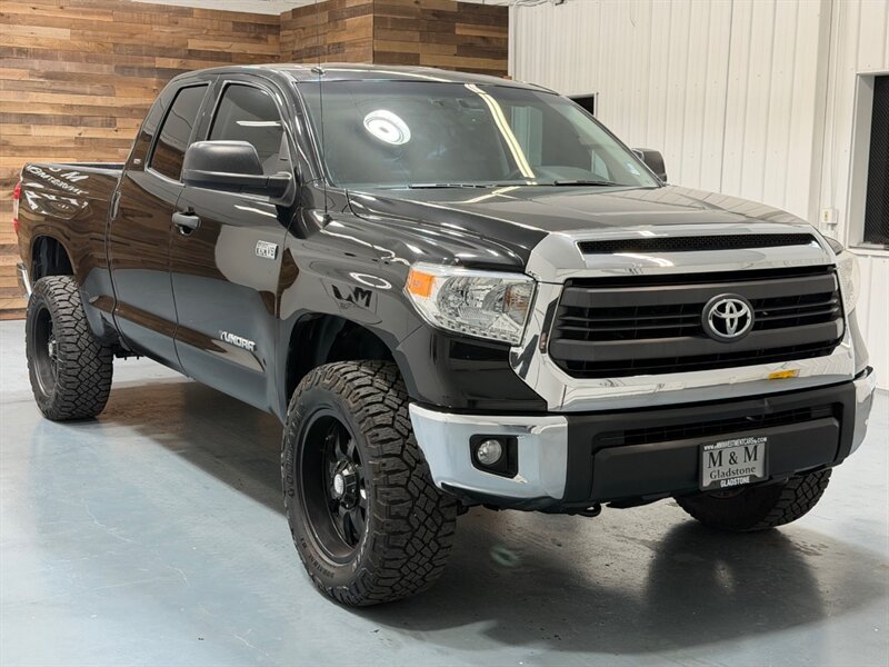 2014 Toyota Tundra SR5 4X4 / 5.7L V8 / NAV / BACKUP CAM / LIFTED / LOCAL OREGON TRUCK / RUST FREE - Photo 2 - Gladstone, OR 97027