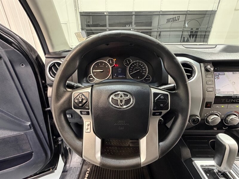 2014 Toyota Tundra SR5 4X4 / 5.7L V8 / NAV / BACKUP CAM / LIFTED / LOCAL OREGON TRUCK / RUST FREE - Photo 18 - Gladstone, OR 97027