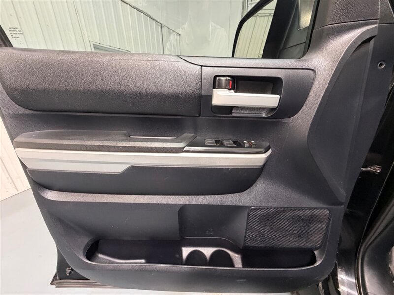 2014 Toyota Tundra SR5 4X4 / 5.7L V8 / NAV / BACKUP CAM / LIFTED / LOCAL OREGON TRUCK / RUST FREE - Photo 27 - Gladstone, OR 97027