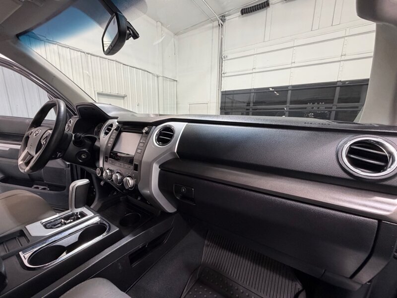 2014 Toyota Tundra SR5 4X4 / 5.7L V8 / NAV / BACKUP CAM / LIFTED / LOCAL OREGON TRUCK / RUST FREE - Photo 30 - Gladstone, OR 97027