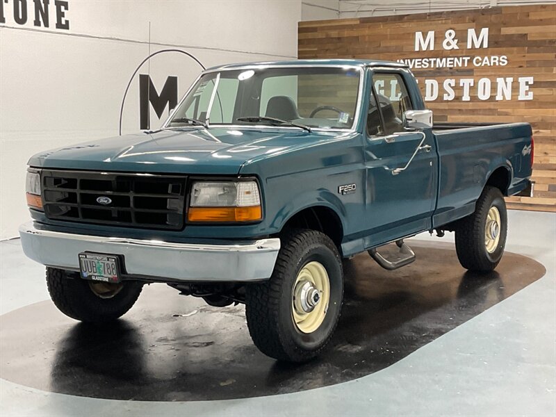 1995 Ford F-250 XL Regular Cab 4X4 / 5.8L V8 GAS / 109,000 MILES  / LOCAL TRUCK NO RUST - Photo 1 - Gladstone, OR 97027