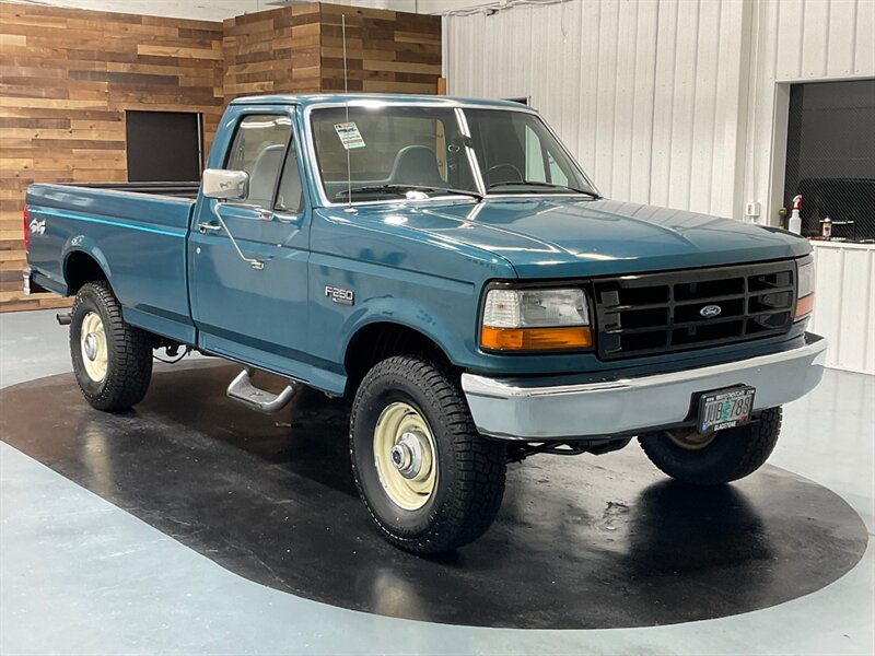 1995 Ford F-250 XL Regular Cab 4X4 / 5.8L V8 GAS / 109,000 MILES  / LOCAL TRUCK NO RUST - Photo 2 - Gladstone, OR 97027