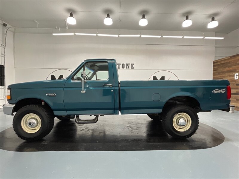 1995 Ford F-250 XL Regular Cab 4X4 / 5.8L V8 GAS / 109,000 MILES  / LOCAL TRUCK NO RUST - Photo 3 - Gladstone, OR 97027