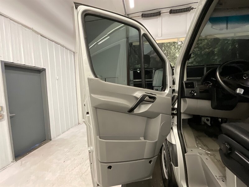 2015 Mercedes-Benz Sprinter 2500 Crew Passenger 4X4 / 3.0L DIESEL/ 50,000 MILE  / HIGH ROOF w. 170 " WB / Navigation & Backup Cam / Towing Pkg / 11-Passenger w. CARGO AREA / 4X4 VAN - Photo 27 - Gladstone, OR 97027