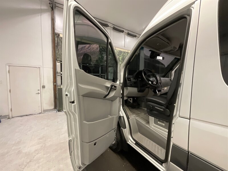 2015 Mercedes-Benz Sprinter 2500 Crew Passenger 4X4 / 3.0L DIESEL/ 50,000 MILE  / HIGH ROOF w. 170 " WB / Navigation & Backup Cam / Towing Pkg / 11-Passenger w. CARGO AREA / 4X4 VAN - Photo 28 - Gladstone, OR 97027