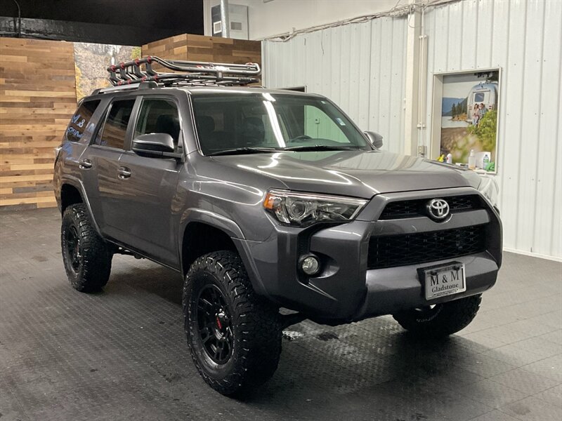 2019 Toyota 4Runner SR5 4X4 / 3RD ROW SEAT / LIFTED w/NEW WHEELS+TIRES  NEW SUSPENSION LIFT KIT w/ NEW BF GOODRICH TIRES & TRD OEM WHEELS / TYGRE LUGGAGE RACK - Photo 2 - Gladstone, OR 97027