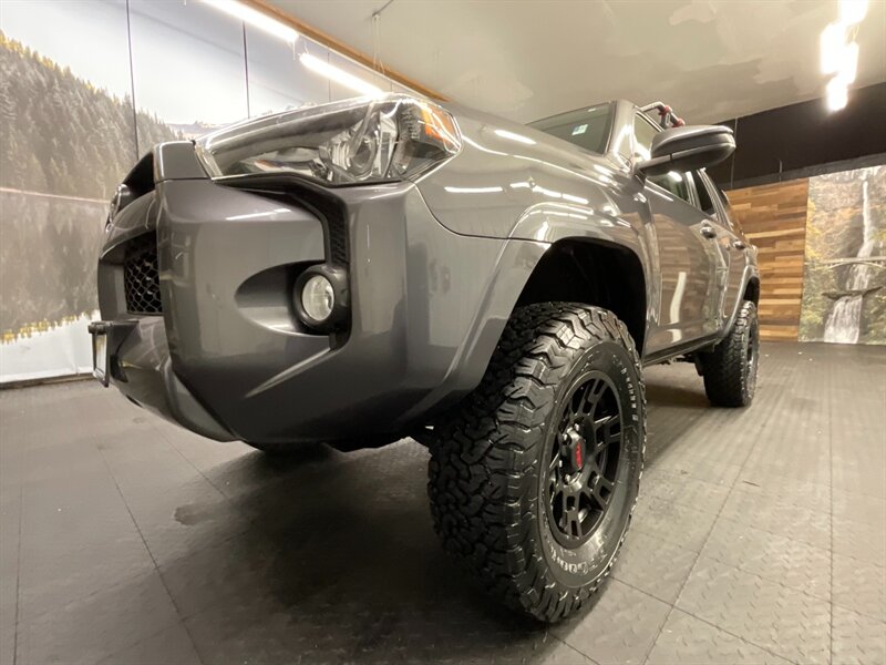 2019 Toyota 4Runner SR5 4X4 / 3RD ROW SEAT / LIFTED w/NEW WHEELS+TIRES  NEW SUSPENSION LIFT KIT w/ NEW BF GOODRICH TIRES & TRD OEM WHEELS / TYGRE LUGGAGE RACK - Photo 9 - Gladstone, OR 97027