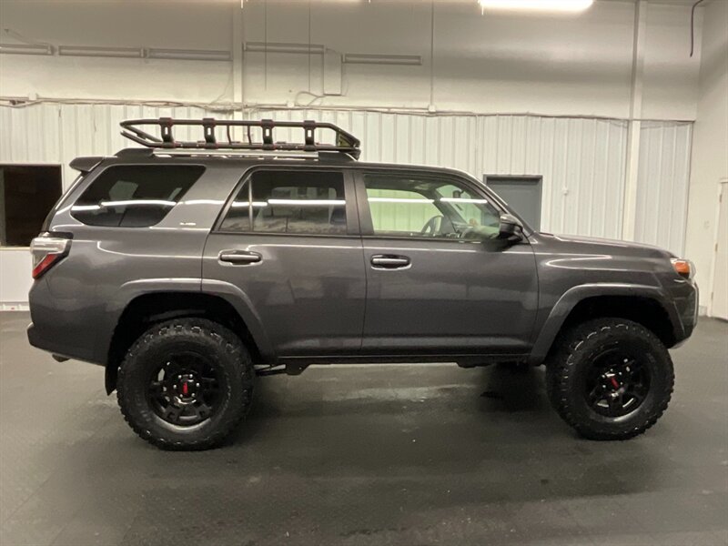 2019 Toyota 4Runner SR5 4X4 / 3RD ROW SEAT / LIFTED w/NEW WHEELS+TIRES  NEW SUSPENSION LIFT KIT w/ NEW BF GOODRICH TIRES & TRD OEM WHEELS / TYGRE LUGGAGE RACK - Photo 4 - Gladstone, OR 97027