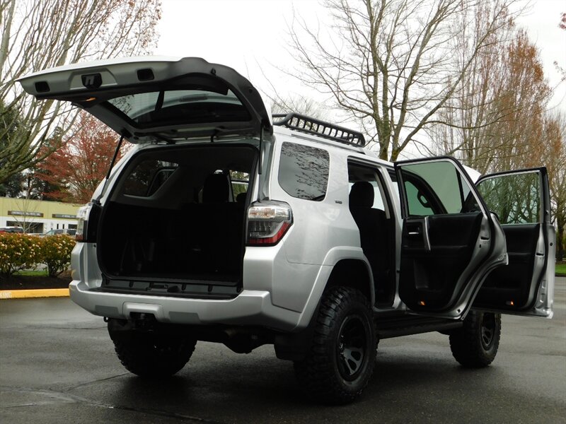 2018 Toyota 4Runner SR5 4X4 / Navi / Camera / NEW LIFT WHEELS TIRES   - Photo 29 - Portland, OR 97217