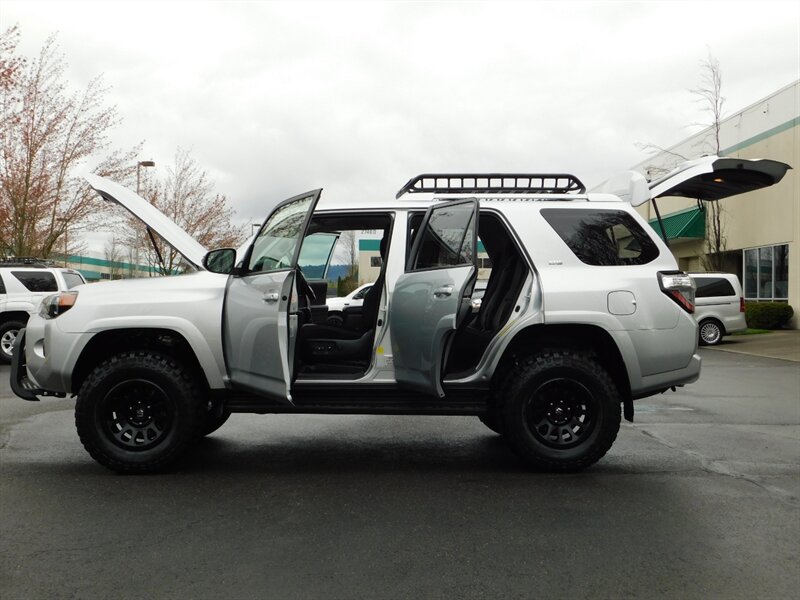 2018 Toyota 4Runner SR5 4X4 / Navi / Camera / NEW LIFT WHEELS TIRES   - Photo 26 - Portland, OR 97217