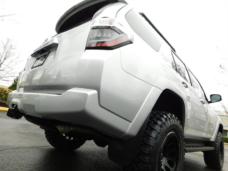 2018 Toyota 4Runner SR5 4X4 / Navi / Camera / NEW LIFT WHEELS TIRES   - Photo 12 - Portland, OR 97217