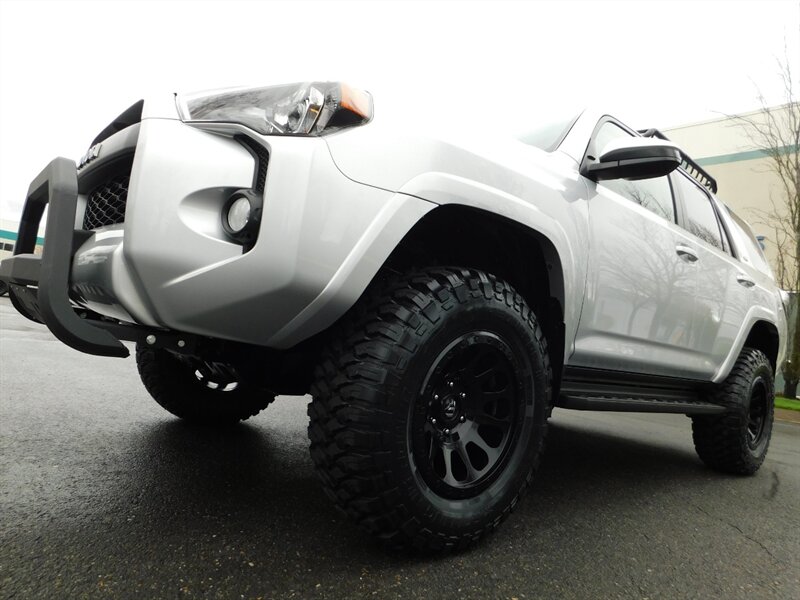 2018 Toyota 4Runner SR5 4X4 / Navi / Camera / NEW LIFT WHEELS TIRES   - Photo 9 - Portland, OR 97217