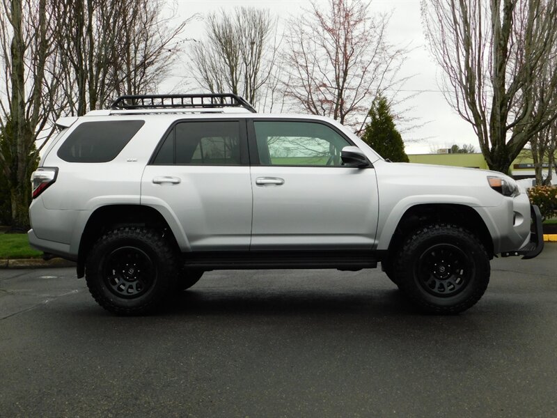 2018 Toyota 4Runner SR5 4X4 / Navi / Camera / NEW LIFT WHEELS TIRES   - Photo 4 - Portland, OR 97217