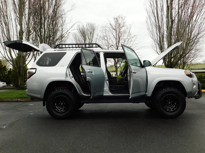 2018 Toyota 4Runner SR5 4X4 / Navi / Camera / NEW LIFT WHEELS TIRES   - Photo 30 - Portland, OR 97217