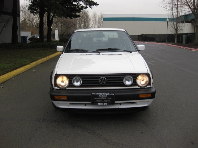 1990 Volkswagen Jetta GLI 4-Door / 4-Cyl / 16V / 5-Speed / Moon Roof   - Photo 2 - Portland, OR 97217