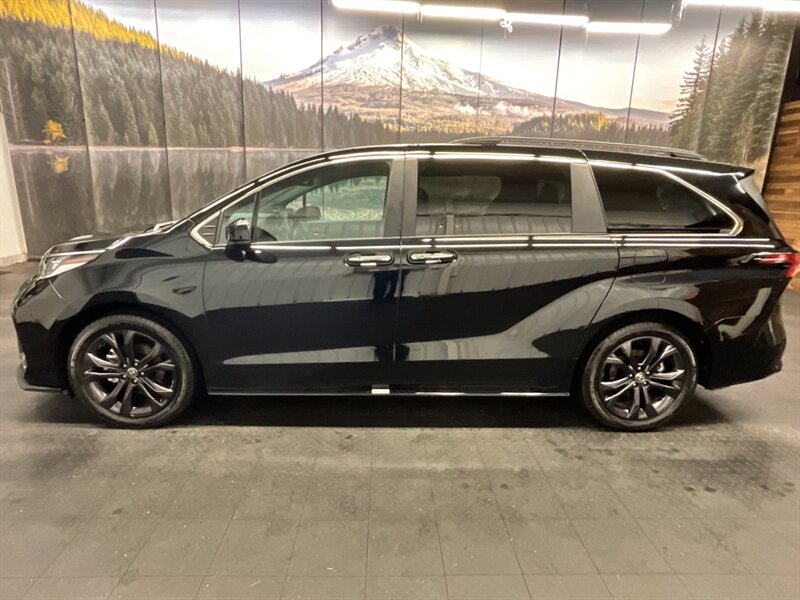 2022 Toyota Sienna XSE 7-Passenger MiniVan / HYBRID / 1,900 MILES  LIKE NEW MINIVAN / HYBRID / SHARP SHARP / ONLY 1,900 MILES - Photo 3 - Gladstone, OR 97027