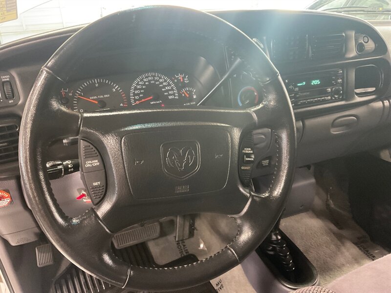 2002 Dodge Ram 3500 SLT Laramie DUALLY 4X4 / 5.9l DIESEL / 94K MILES  / DUALLY / LONG BED / /BRAND NEW SET OF TIRES / Jake Brake / Rear Airbags/ ZERO RUST - Photo 52 - Gladstone, OR 97027