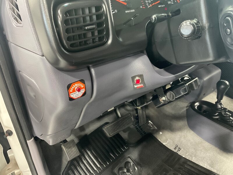 2002 Dodge Ram 3500 SLT Laramie DUALLY 4X4 / 5.9l DIESEL / 94K MILES  / DUALLY / LONG BED / /BRAND NEW SET OF TIRES / Jake Brake / Rear Airbags/ ZERO RUST - Photo 35 - Gladstone, OR 97027