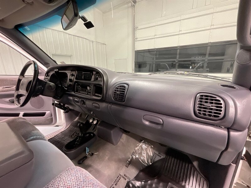 2002 Dodge Ram 3500 SLT Laramie DUALLY 4X4 / 5.9l DIESEL / 94K MILES  / DUALLY / LONG BED / /BRAND NEW SET OF TIRES / Jake Brake / Rear Airbags/ ZERO RUST - Photo 46 - Gladstone, OR 97027