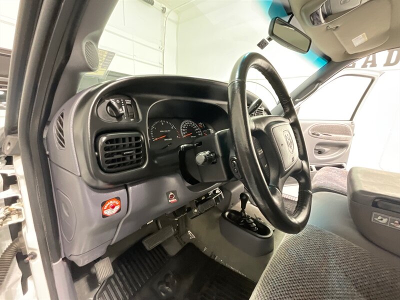 2002 Dodge Ram 3500 SLT Laramie DUALLY 4X4 / 5.9l DIESEL / 94K MILES  / DUALLY / LONG BED / /BRAND NEW SET OF TIRES / Jake Brake / Rear Airbags/ ZERO RUST - Photo 48 - Gladstone, OR 97027