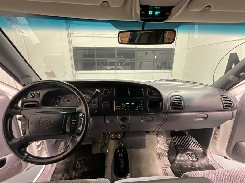2002 Dodge Ram 3500 SLT Laramie DUALLY 4X4 / 5.9l DIESEL / 94K MILES  / DUALLY / LONG BED / /BRAND NEW SET OF TIRES / Jake Brake / Rear Airbags/ ZERO RUST - Photo 55 - Gladstone, OR 97027