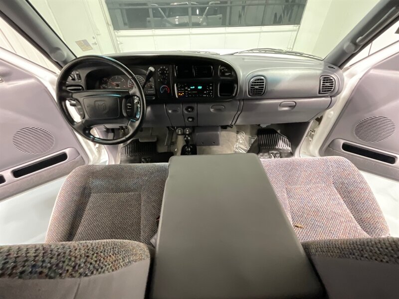 2002 Dodge Ram 3500 SLT Laramie DUALLY 4X4 / 5.9l DIESEL / 94K MILES  / DUALLY / LONG BED / /BRAND NEW SET OF TIRES / Jake Brake / Rear Airbags/ ZERO RUST - Photo 53 - Gladstone, OR 97027