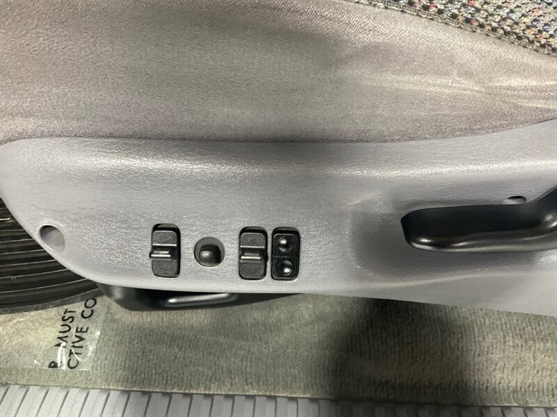 2002 Dodge Ram 3500 SLT Laramie DUALLY 4X4 / 5.9l DIESEL / 94K MILES  / DUALLY / LONG BED / /BRAND NEW SET OF TIRES / Jake Brake / Rear Airbags/ ZERO RUST - Photo 50 - Gladstone, OR 97027