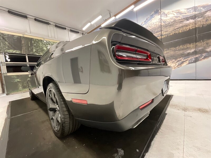 2017 Dodge Challenger SXT Plus Coupe 2Dr/3.6L V6 / Leather/40K MILES  / Heated & Ventilated Leather Seats / Backup Camera / Remote Start / Blind Spot Alert - Photo 10 - Gladstone, OR 97027