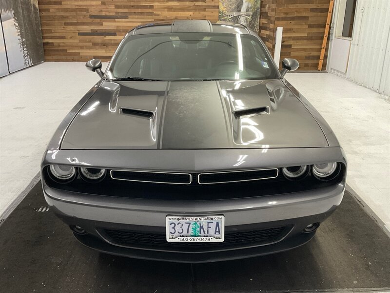 2017 Dodge Challenger SXT Plus Coupe 2Dr/3.6L V6 / Leather/40K MILES  / Heated & Ventilated Leather Seats / Backup Camera / Remote Start / Blind Spot Alert - Photo 5 - Gladstone, OR 97027