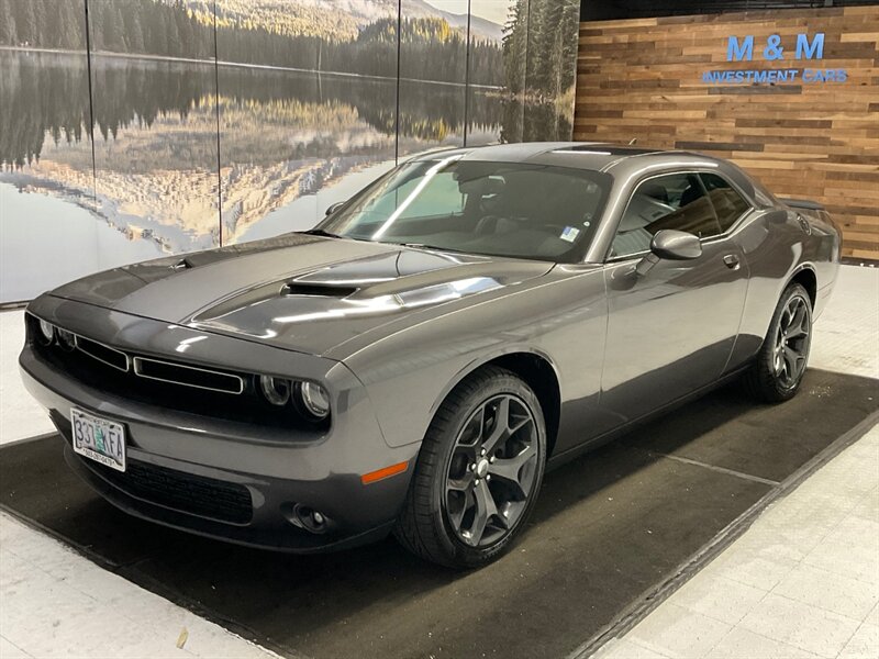 2017 Dodge Challenger SXT Plus Coupe 2Dr/3.6L V6 / Leather/40K MILES  / Heated & Ventilated Leather Seats / Backup Camera / Remote Start / Blind Spot Alert - Photo 1 - Gladstone, OR 97027