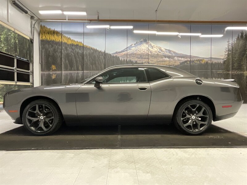 2017 Dodge Challenger SXT Plus Coupe 2Dr/3.6L V6 / Leather/40K MILES  / Heated & Ventilated Leather Seats / Backup Camera / Remote Start / Blind Spot Alert - Photo 3 - Gladstone, OR 97027