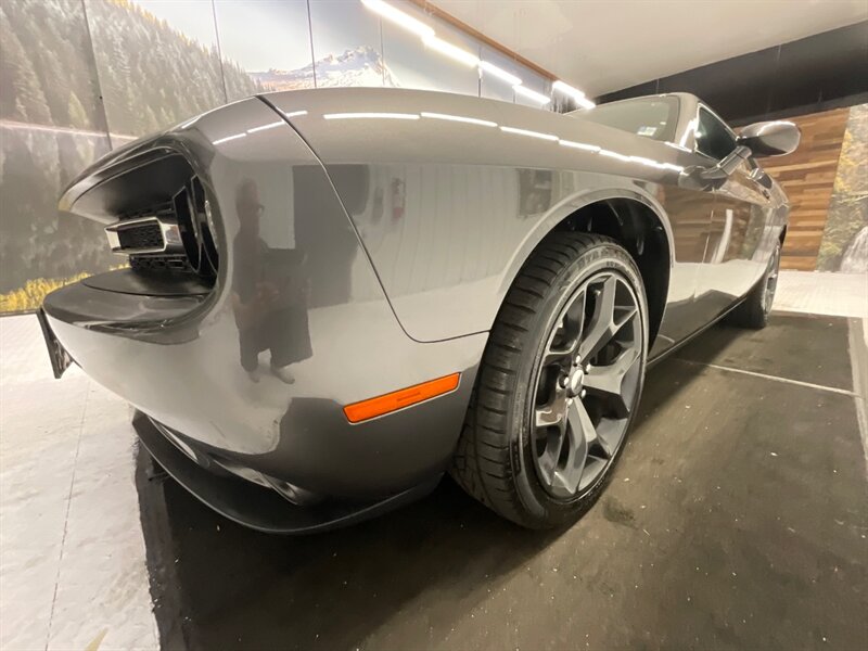 2017 Dodge Challenger SXT Plus Coupe 2Dr/3.6L V6 / Leather/40K MILES  / Heated & Ventilated Leather Seats / Backup Camera / Remote Start / Blind Spot Alert - Photo 27 - Gladstone, OR 97027